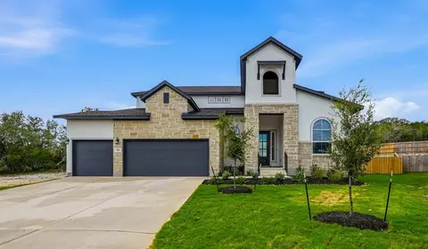 102 Kari Dr, Castroville, TX 78009