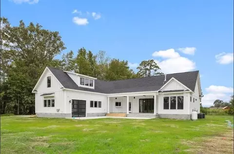 Exterior - 234 Hall Rd, Hampton, VA 23664 photo 7 of 13
