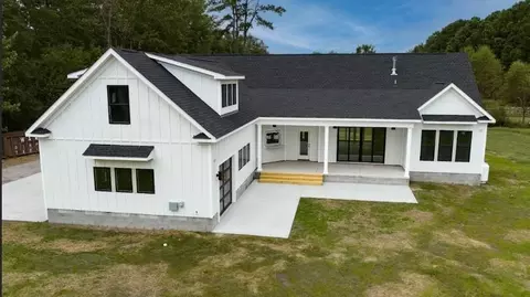 Exterior - 234 Hall Rd, Hampton, VA 23664 photo 5 of 13