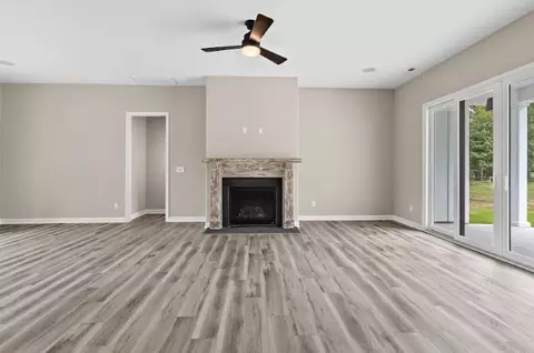 Living - 234 Hall Rd, Hampton, VA 23664 photo 2 of 3