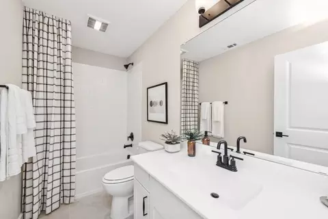 Bath - 552 Brookside Dr, Van Alstyne, TX 75495 photo 4 of 5