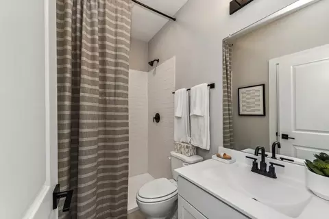 Bath - 552 Brookside Dr, Van Alstyne, TX 75495 photo 5 of 5