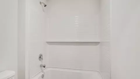 Bath - 14713 S Parkview Dr, Plainfield, IL 60544 photo 4 of 8