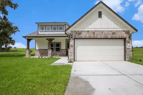 2102 Twin Lakes Blvd, West Columbia, TX 77486