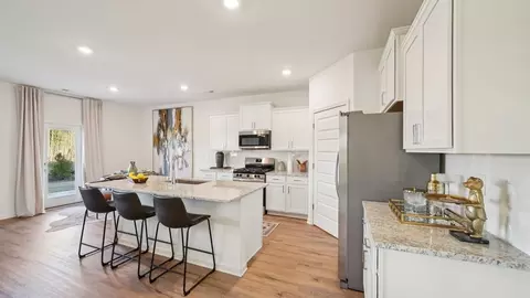Kitchen - Knightsbridge, Alabaster, AL 35007 photo 3 of 6