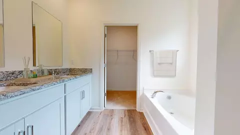 Bath - Knightsbridge, Alabaster, AL 35007 photo 1 of 6