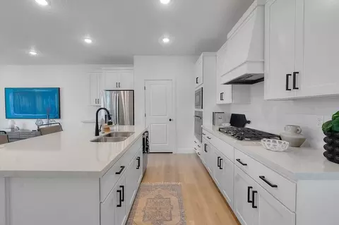 Kitchen - 4 S Starlight Ln, Mapleton, UT 84664 photo 2 of 3