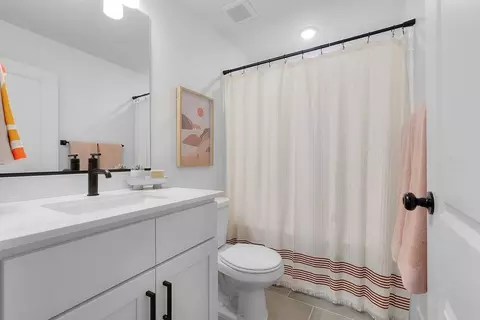 Bath - 4 S Starlight Ln, Mapleton, UT 84664 photo 1 of 3
