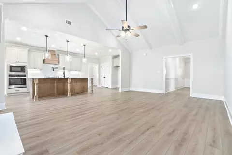 Living - 127 Laurel Branch Dr, Dothan, AL 36305 photo 2 of 4