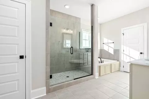 Bath - 127 Laurel Branch Dr, Dothan, AL 36305 photo 1 of 5