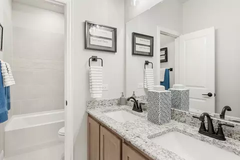 Bath - 112 Sweetwater Dr, Commerce, TX 75428 photo 1 of 5