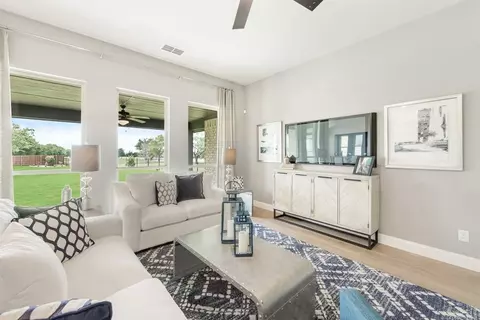 Living - 112 Sweetwater Dr, Commerce, TX 75428 photo 3 of 7