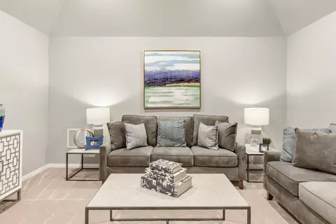 Living - 112 Sweetwater Dr, Commerce, TX 75428 photo 5 of 7