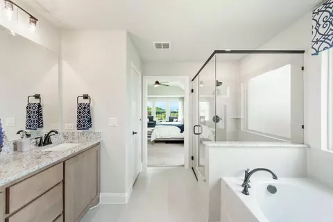 Bath - 112 Sweetwater Dr, Commerce, TX 75428 photo 2 of 5