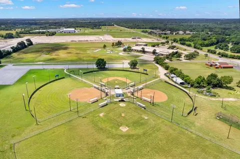 View/Area - 112 Sweetwater Dr, Commerce, TX 75428 photo 2 of 3