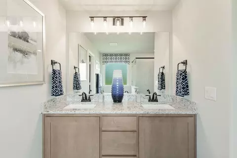 Bath - 112 Sweetwater Dr, Commerce, TX 75428 photo 4 of 5
