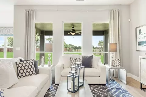 Living - 112 Sweetwater Dr, Commerce, TX 75428 photo 2 of 7