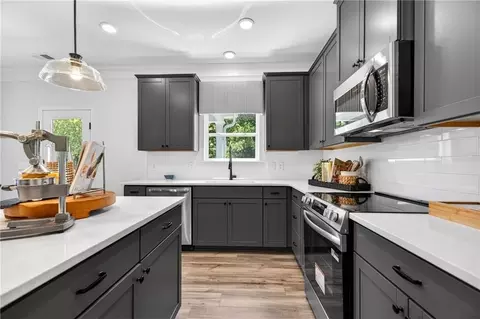Kitchen - 108 Willow Cir, Rock Spring, GA 30739 photo 6 of 11