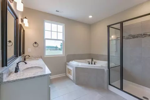 Bath - 234 Hall Rd, Hampton, VA 23664 photo 2 of 4