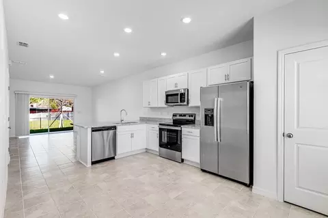 Kitchen - 717 Ness Island Dr, Mount Dora, FL 32757 photo 9 of 10
