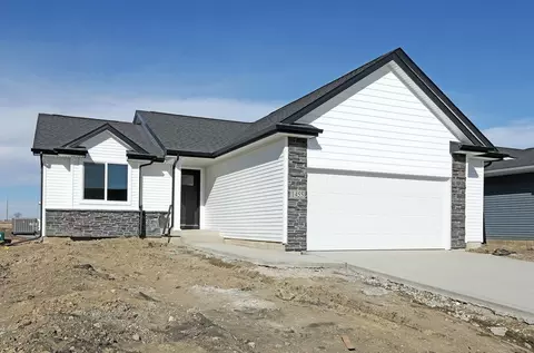1455 Locust St, Waukee, IA 50263