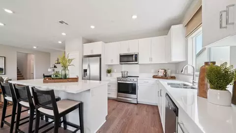 Kitchen - 30752 Corte Tulipan, Winchester, CA 92596 photo 5 of 8
