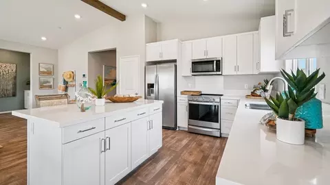 Kitchen - 30752 Corte Tulipan, Winchester, CA 92596 photo 3 of 5