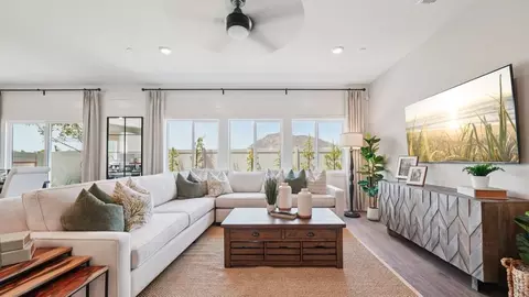 Living - 30752 Corte Tulipan, Winchester, CA 92596 photo 2 of 4