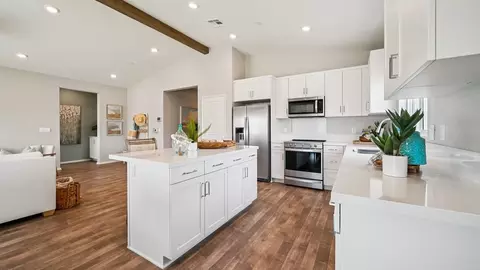 Kitchen - 30752 Corte Tulipan, Winchester, CA 92596 photo 4 of 5