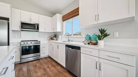 Kitchen - 30752 Corte Tulipan, Winchester, CA 92596 photo 5 of 5