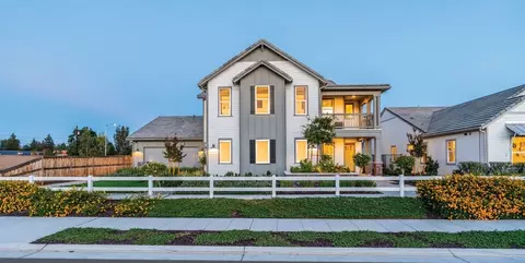 Exterior - 1681 N Shirley Ave, Clovis, CA 93619 photo 4 of 4