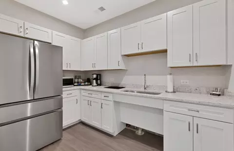 Kitchen - 2865 Briargate Dr, Lindenhurst, IL 60046 photo 4 of 4