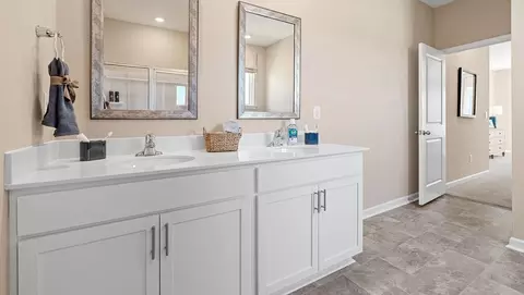 Bath - 201 Forest Brook Dr, Easley, SC 29640 photo 3 of 5