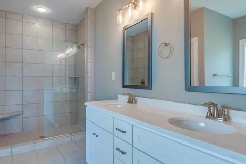 Bath - 127 Laurel Branch Dr, Dothan, AL 36305 photo 1 of 4