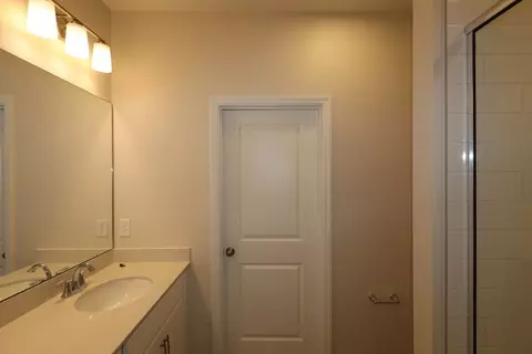 Bath - 1365 Hyde St, Saint Cloud, FL 34771 photo 1 of 3