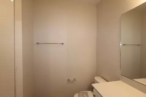 Bath - 1365 Hyde St, Saint Cloud, FL 34771 photo 2 of 3
