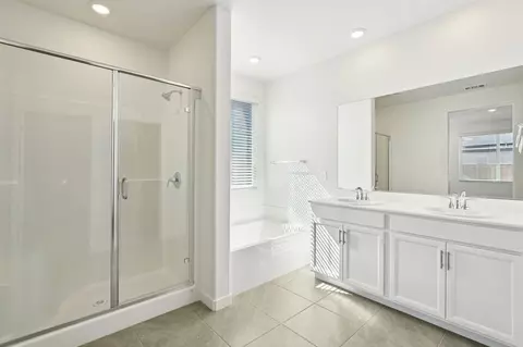 Bath - 1292 Revere Loop, Galt, CA 95632 photo 1 of 3