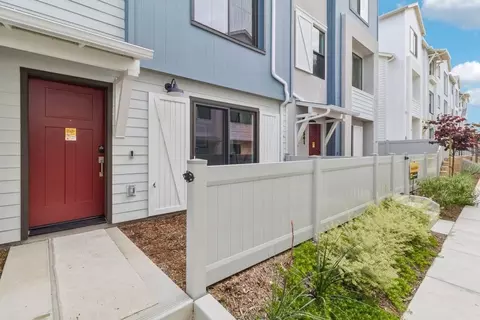2531 Delphinium Ln, Carlsbad, CA 92008