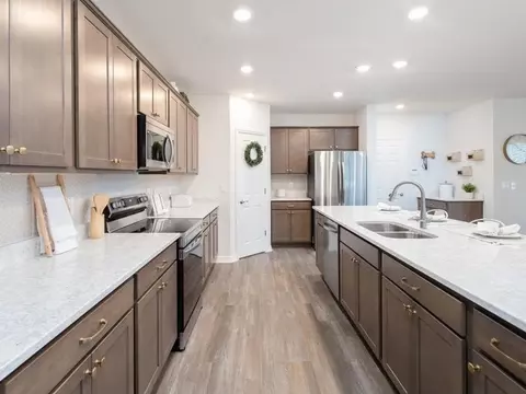 Kitchen - 12388 Alteza Cir, Riverview, FL 33579 photo 2 of 4
