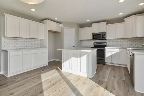 Kitchen - Fairfield Dr, Ankeny, IA 50023 photo 3 of 4