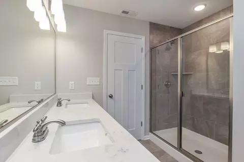 Bath - Fairfield Dr, Ankeny, IA 50023 photo 3 of 4