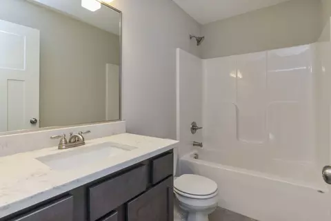 Bath - Fairfield Dr, Ankeny, IA 50023 photo 4 of 4