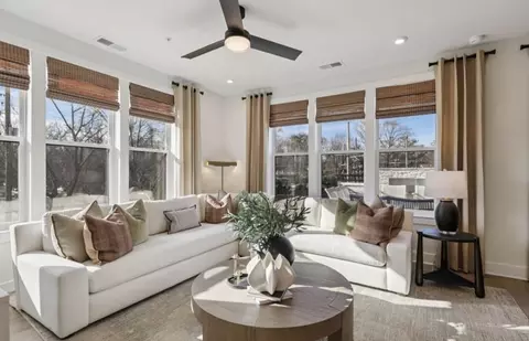 Living - 1121 Fortune Ter, Potomac, MD 20854 photo 2 of 3