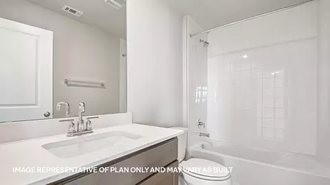 Bath - 13405 Eppright Trce, Manor, TX 78653 photo 2 of 2