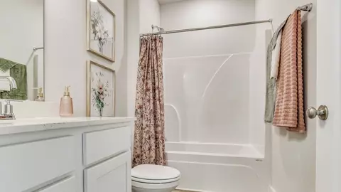 Bath - 5876 Tripletail Dr, Milton, FL 32583 photo 6 of 6