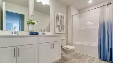 Bath - 5876 Tripletail Dr, Milton, FL 32583 photo 4 of 6