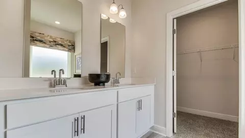 Bath - 5876 Tripletail Dr, Milton, FL 32583 photo 2 of 6