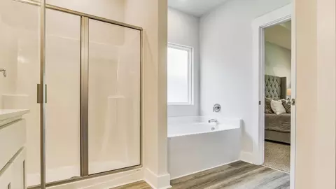 Bath - 5876 Tripletail Dr, Milton, FL 32583 photo 5 of 6