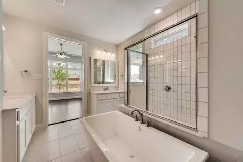 Bath - 3533 Ithaca St, Corinth, TX 76208 photo 1 of 4