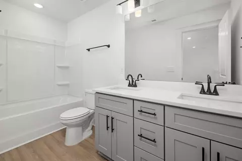 Bath - 309 Panther Dr, Murfreesboro, TN 37127 photo 5 of 5